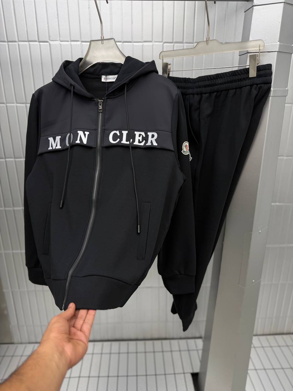 SET MONCLER