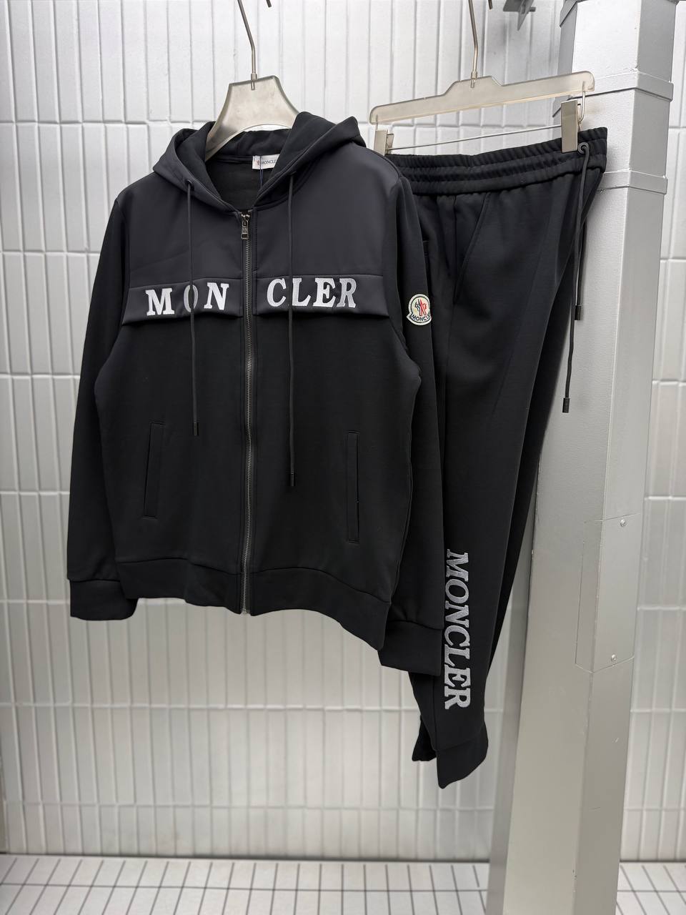 SET MONCLER