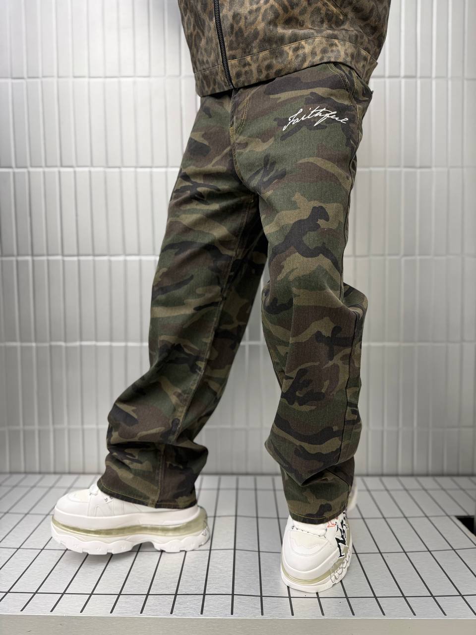 PLEATED BAGGY FIT CHINO TROUSERS