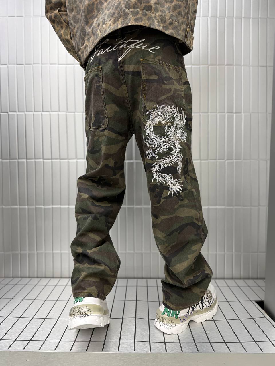 PLEATED BAGGY FIT CHINO TROUSERS