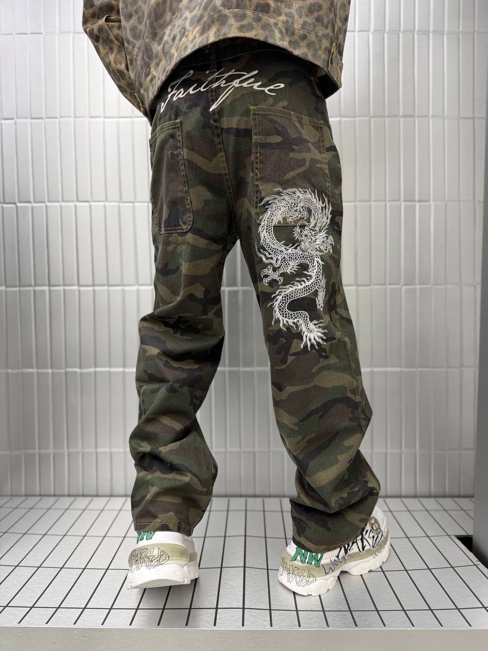 PLEATED BAGGY FIT CHINO TROUSERS