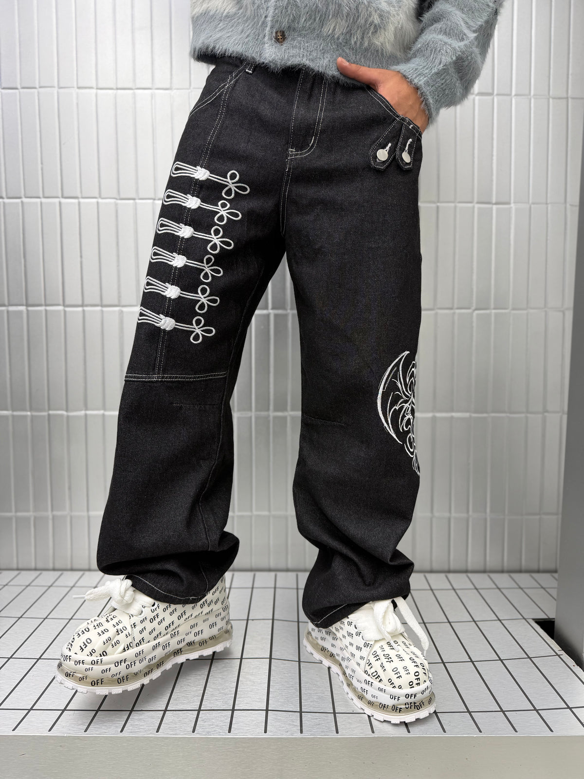 JEANS LOOSE FIT BUTTON-FLY