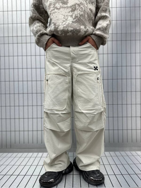 CONTRAST LINED CARGO