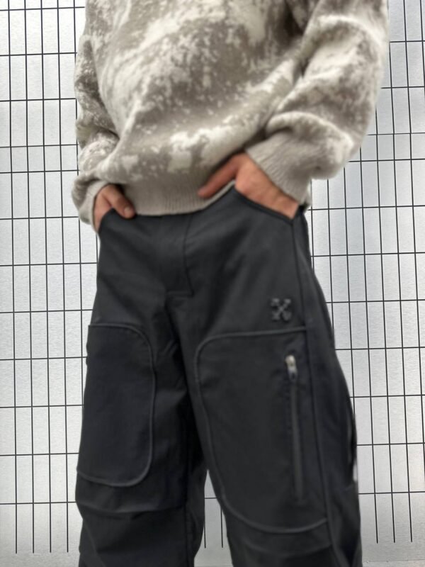 CONTRAST LINED CARGO