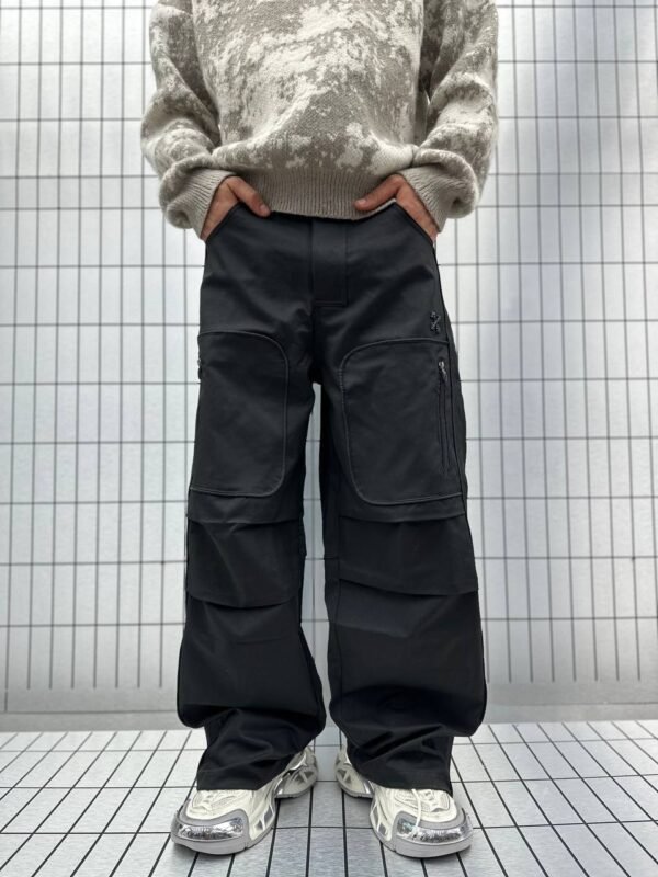 CONTRAST LINED CARGO