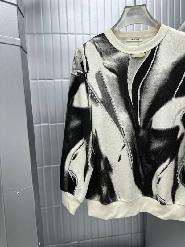 photo_5778480516968418133_y SWEATSHIRT WITH SPRAY