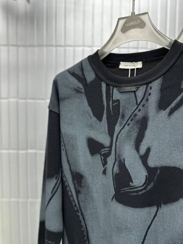 photo_5778480516968418137_y SWEATSHIRT WITH SPRAY