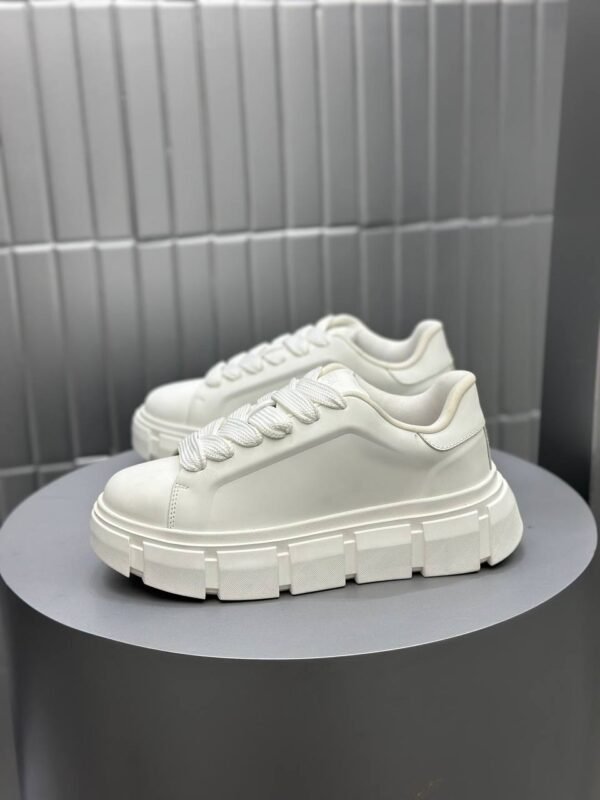 photo_5791988429632507000_y