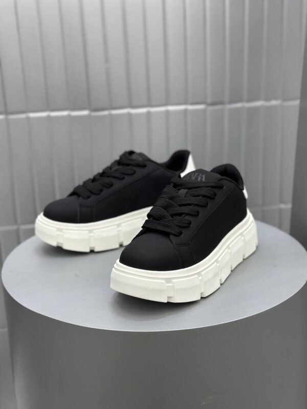 photo_5791988429632507001_y