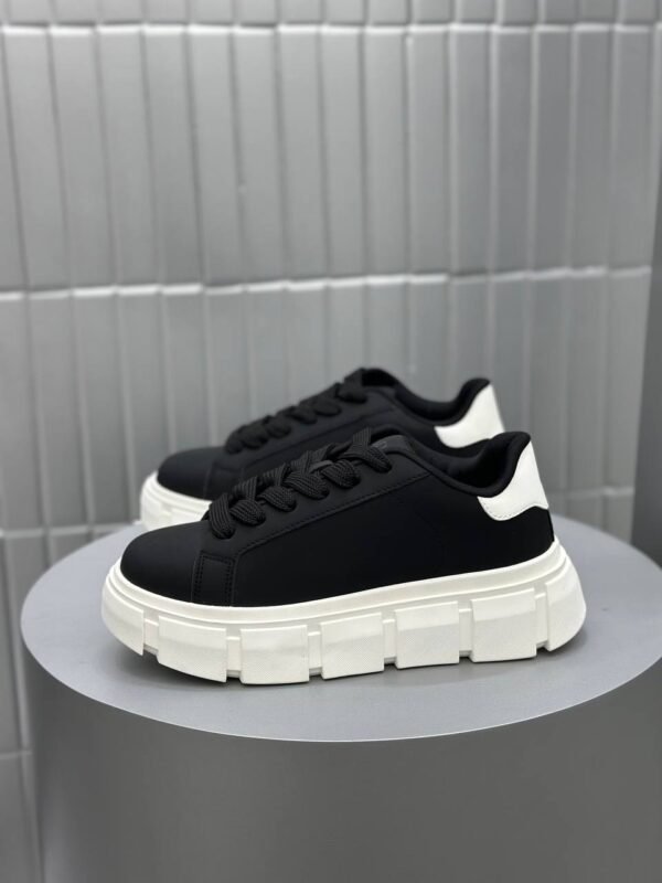 photo_5791988429632507002_y