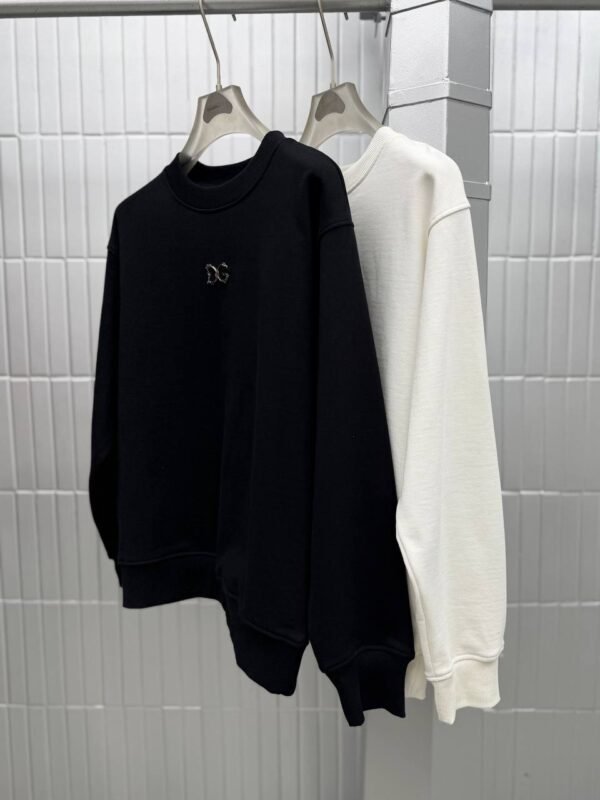 photo_5843427303021546711_y SWEATSHIRT ROUND NECK PATCH